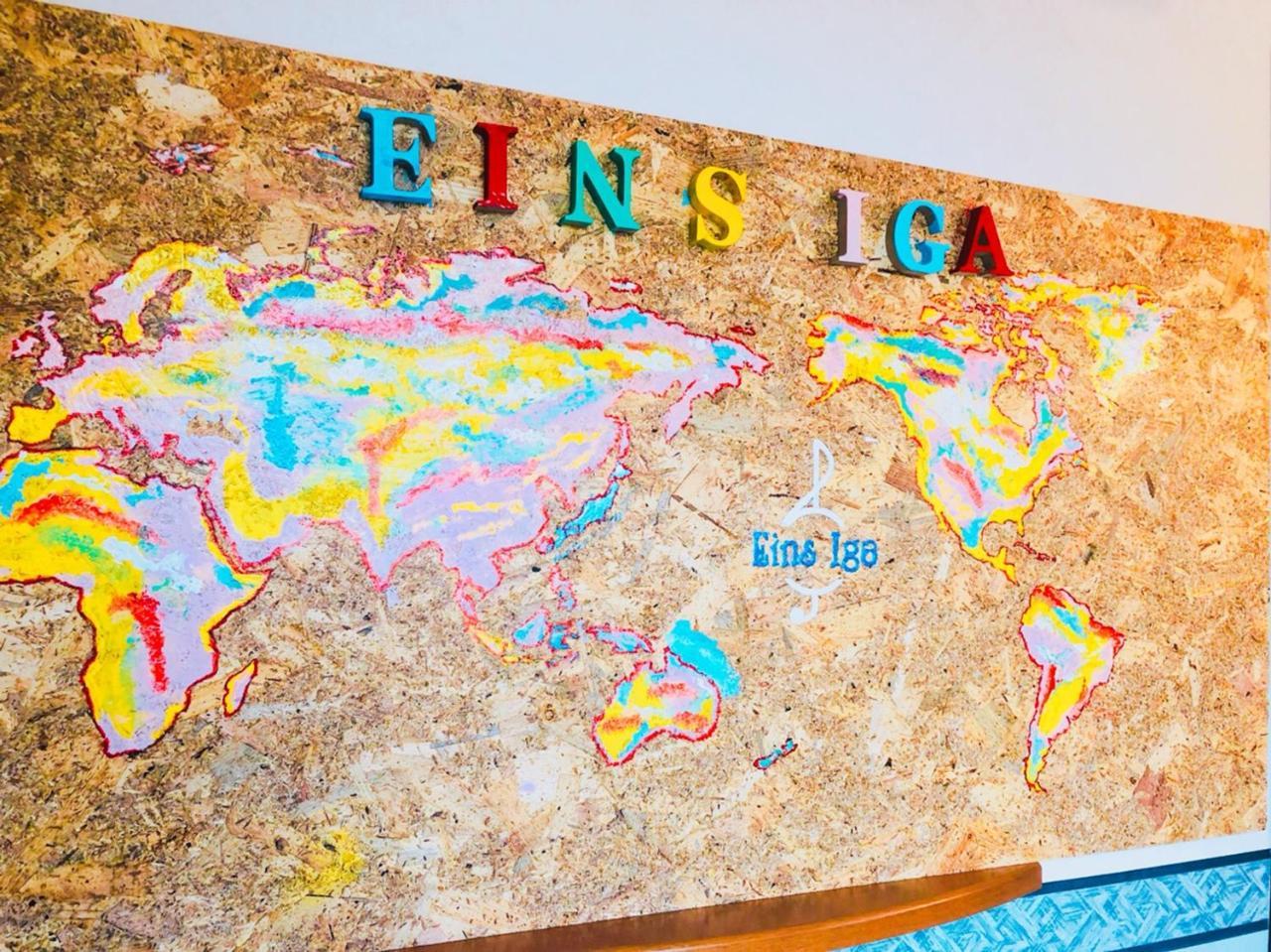 Eins Iga Exterior foto